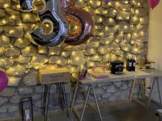 Narozeninová výzdoba vinného sklípku